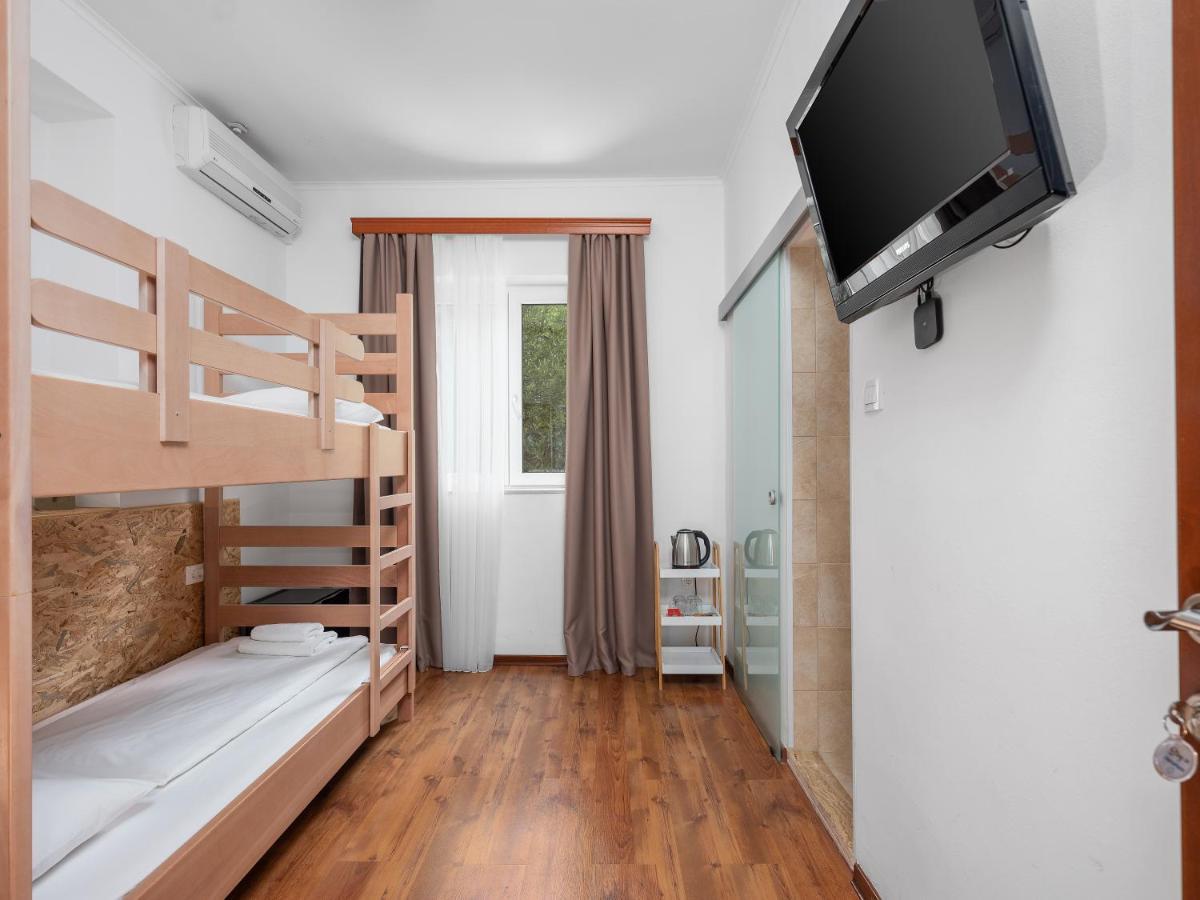 Hotel In Meta Mate Split